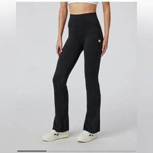 NEVER WORN Vuori Halo Slim Flare Pants